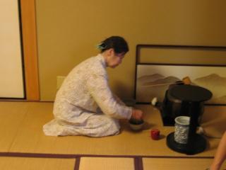 住職夫人が美味しい抹茶を