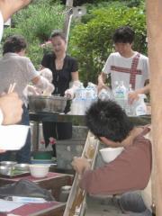 皆さん一生懸命に準備をしております